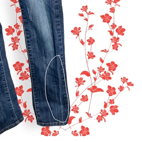 NV Dark Blue Faded Stretchy Jeans w Decorative Back Button Flap Pockets Jrs 11 - Picture 8 of 8